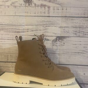 Tom’s Boots